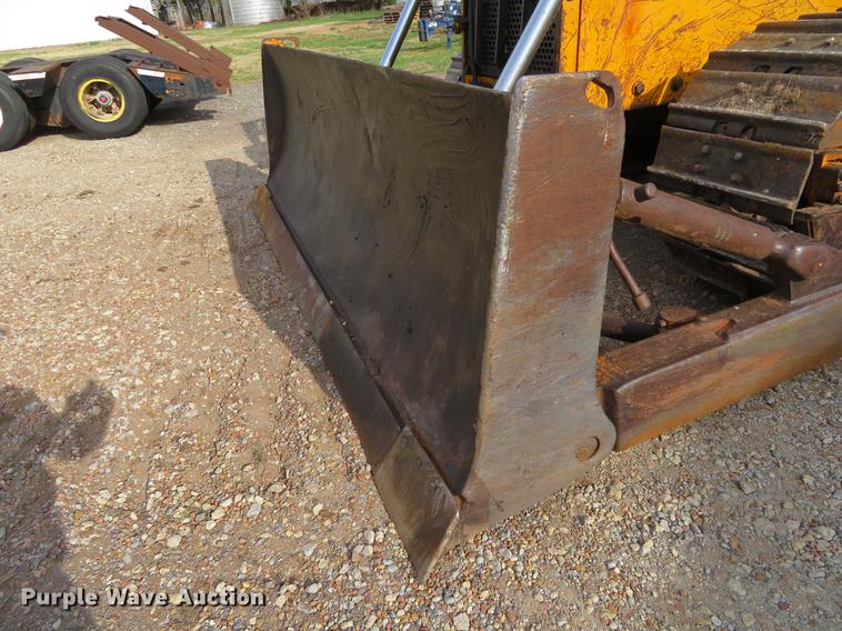 image for item EJ9541 1989 John Deere 750B dozer