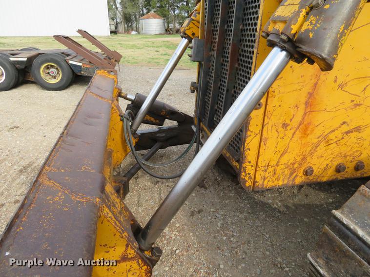 image for item EJ9541 1989 John Deere 750B dozer