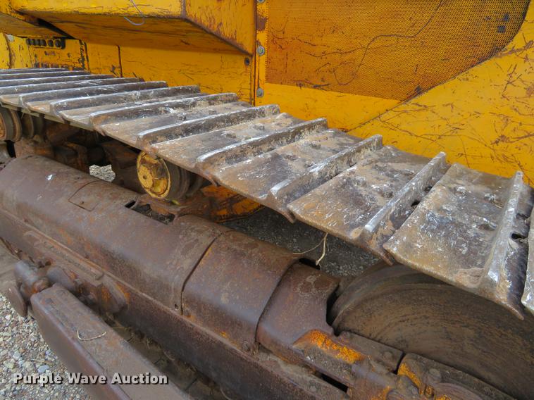 image for item EJ9541 1989 John Deere 750B dozer