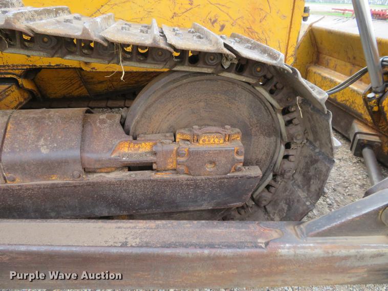 image for item EJ9541 1989 John Deere 750B dozer