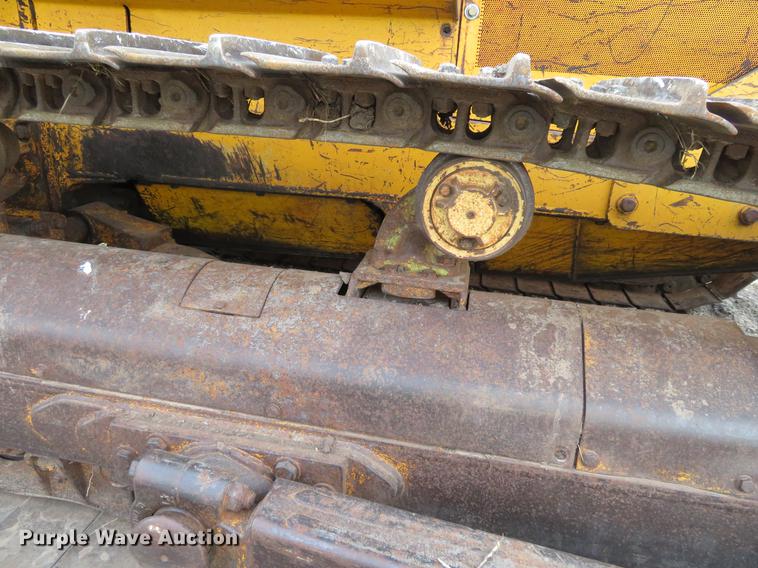 image for item EJ9541 1989 John Deere 750B dozer