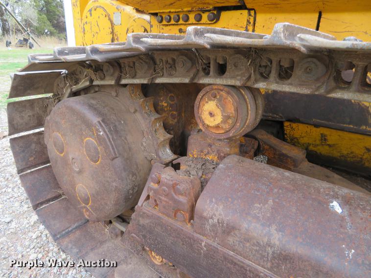 image for item EJ9541 1989 John Deere 750B dozer