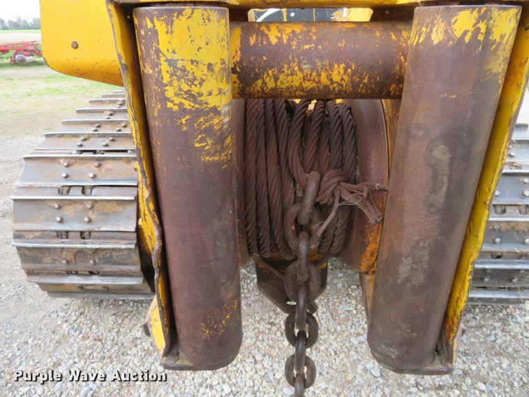 image for item EJ9541 1989 John Deere 750B dozer