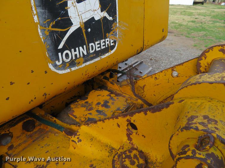 image for item EJ9541 1989 John Deere 750B dozer