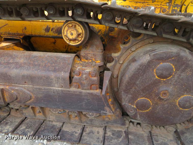 image for item EJ9541 1989 John Deere 750B dozer