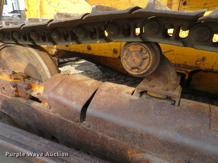 image for item EJ9541 1989 John Deere 750B dozer