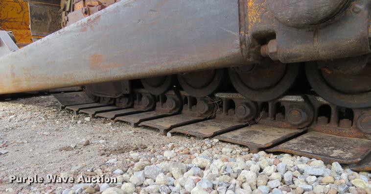 image for item EJ9541 1989 John Deere 750B dozer