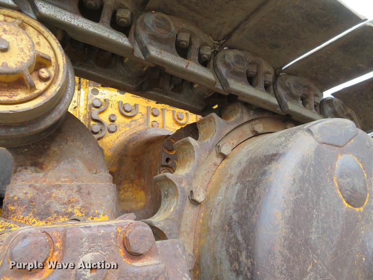 image for item EJ9541 1989 John Deere 750B dozer