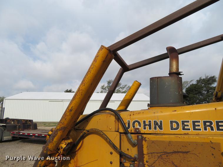 image for item EJ9541 1989 John Deere 750B dozer