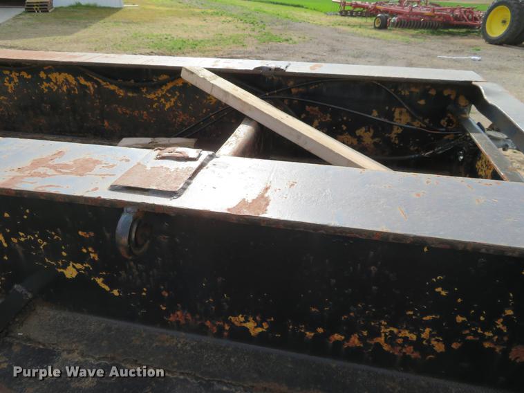 image for item EJ9542 1973 Hyster equipment trailer