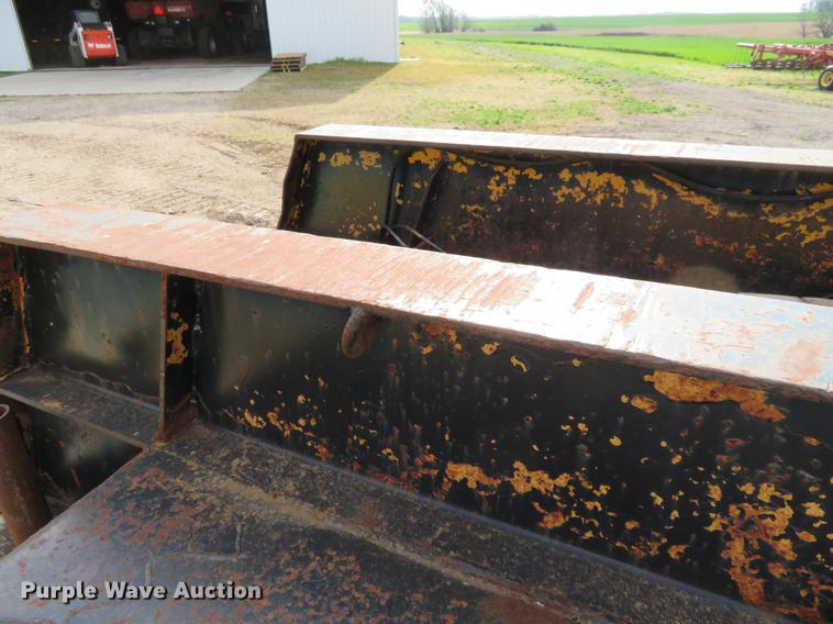 image for item EJ9542 1973 Hyster equipment trailer