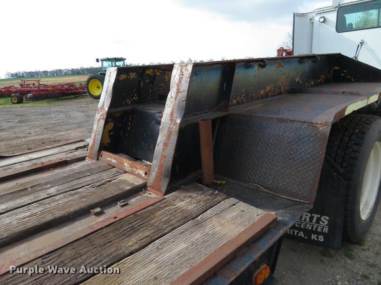 image for item EJ9542 1973 Hyster equipment trailer