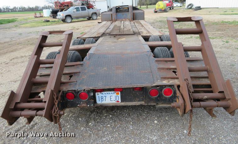 image for item EJ9542 1973 Hyster equipment trailer