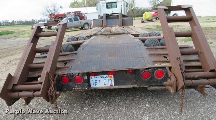 image for item EJ9542 1973 Hyster equipment trailer