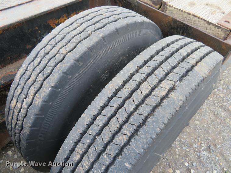 image for item EJ9542 1973 Hyster equipment trailer