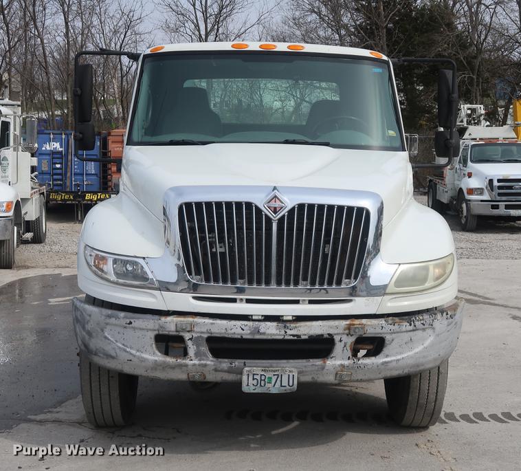 image for item EL9279 2005 International DuraStar 4400 truck cab and chassis