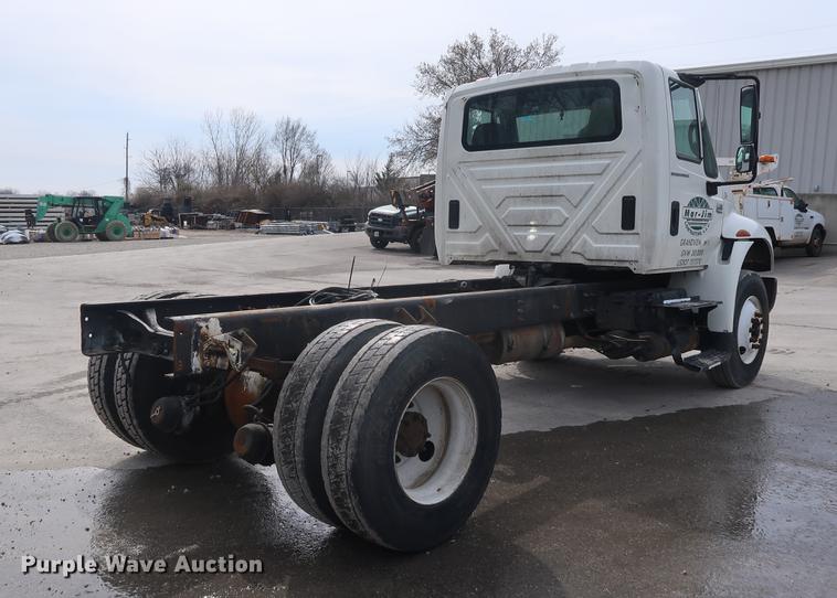 image for item EL9279 2005 International DuraStar 4400 truck cab and chassis