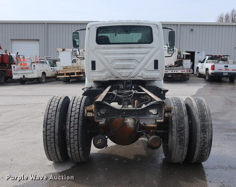 image for item EL9279 2005 International DuraStar 4400 truck cab and chassis