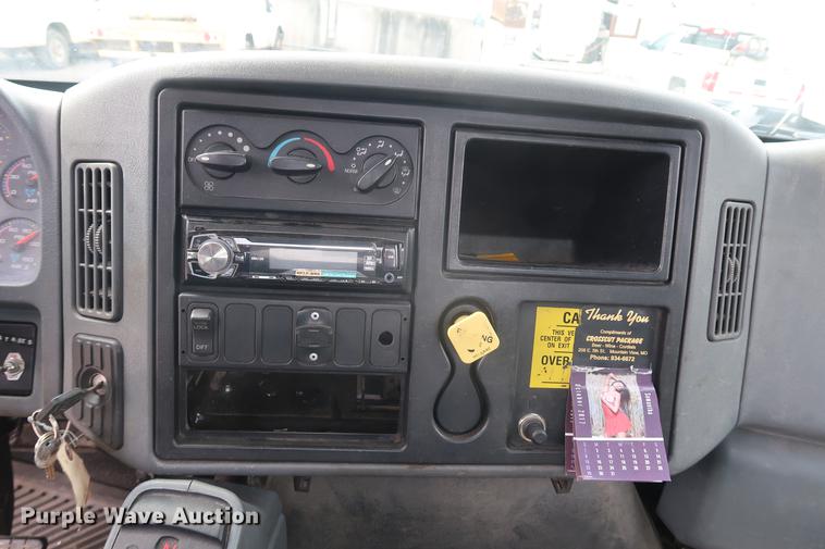 image for item EL9279 2005 International DuraStar 4400 truck cab and chassis