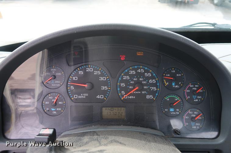 image for item EL9279 2005 International DuraStar 4400 truck cab and chassis