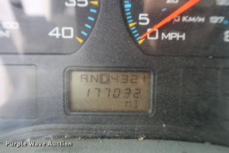 image for item EL9279 2005 International DuraStar 4400 truck cab and chassis