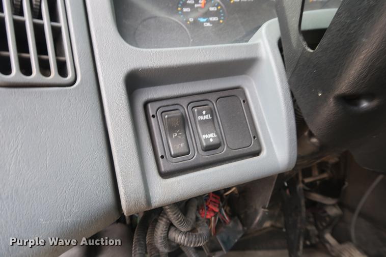 image for item EL9279 2005 International DuraStar 4400 truck cab and chassis