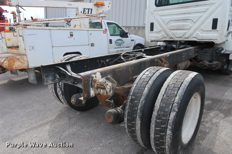 image for item EL9279 2005 International DuraStar 4400 truck cab and chassis