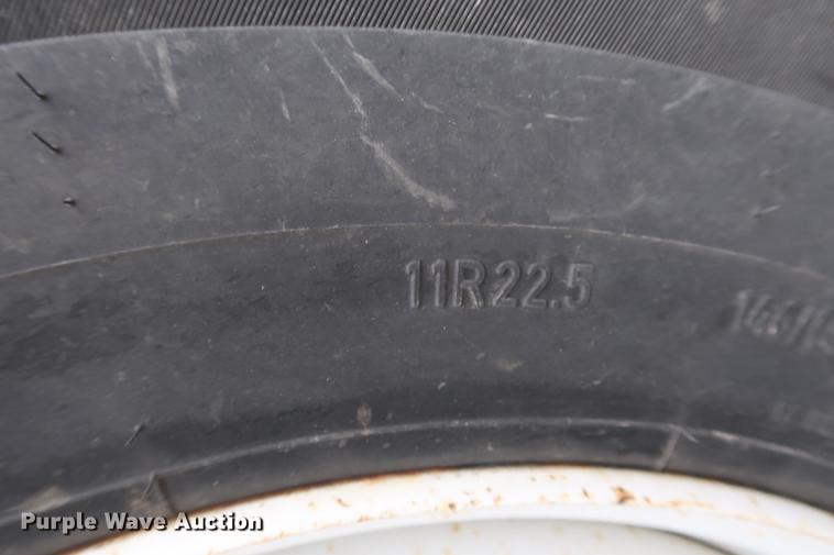 image for item EL9279 2005 International DuraStar 4400 truck cab and chassis