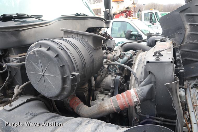 image for item EL9279 2005 International DuraStar 4400 truck cab and chassis