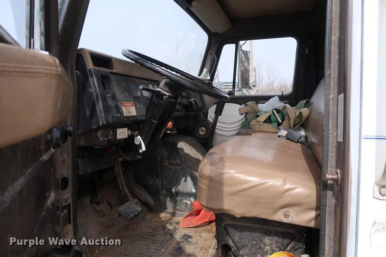 image for item EL9281 1991 International 4900 crane truck