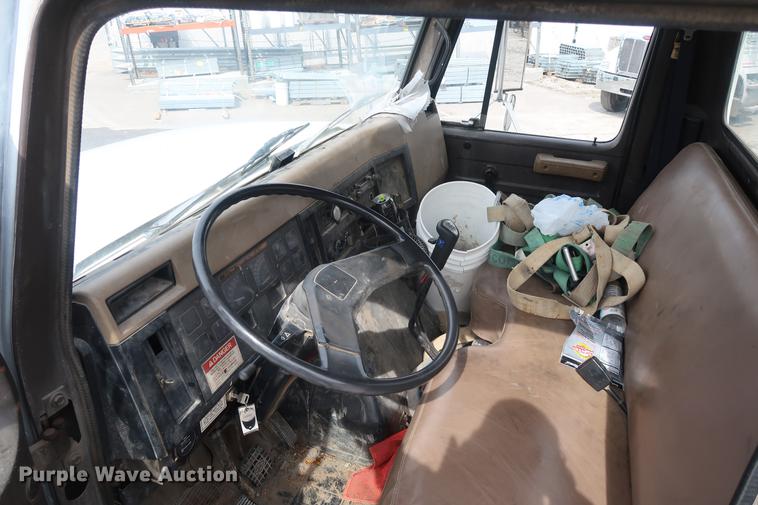 image for item EL9281 1991 International 4900 crane truck