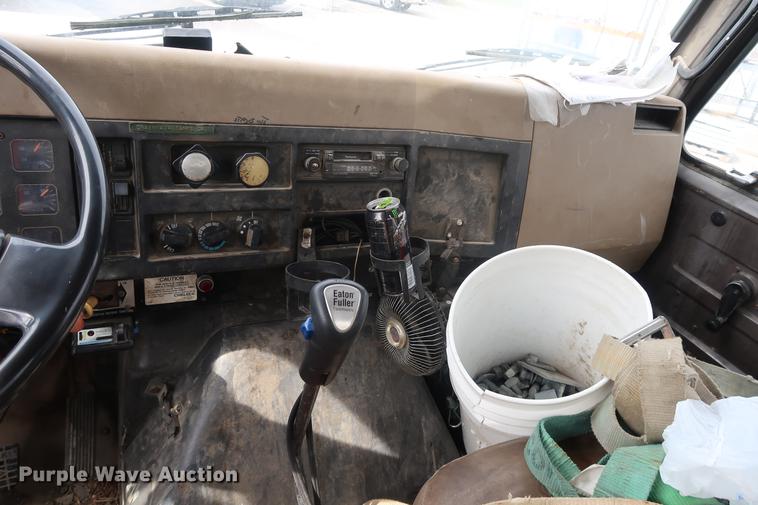 image for item EL9281 1991 International 4900 crane truck