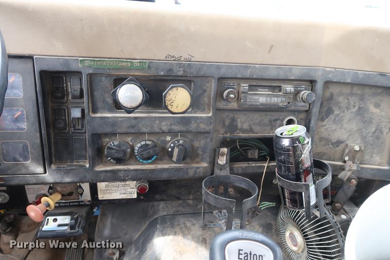 image for item EL9281 1991 International 4900 crane truck