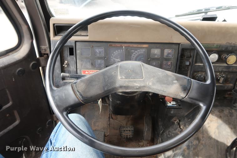 image for item EL9281 1991 International 4900 crane truck