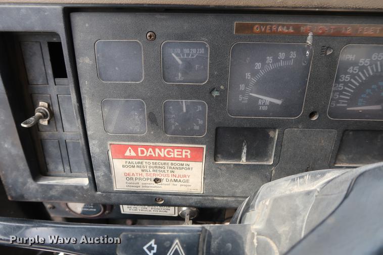 image for item EL9281 1991 International 4900 crane truck