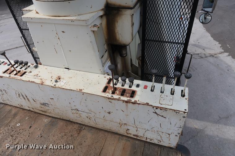 image for item EL9281 1991 International 4900 crane truck