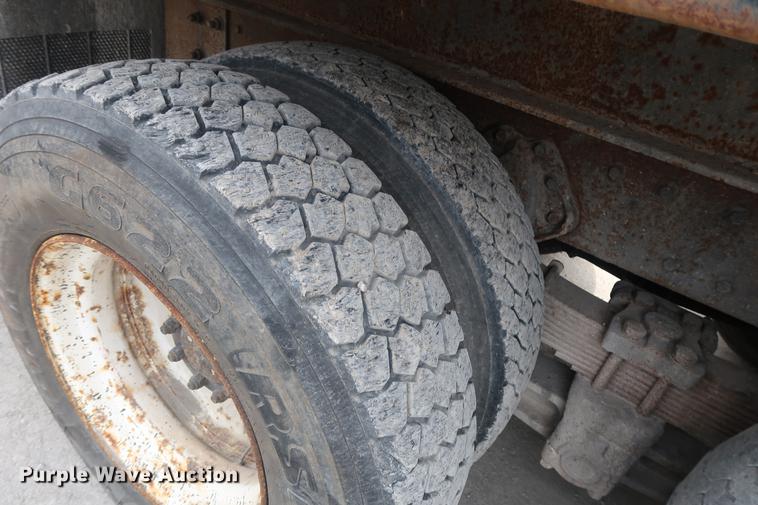 image for item EL9281 1991 International 4900 crane truck