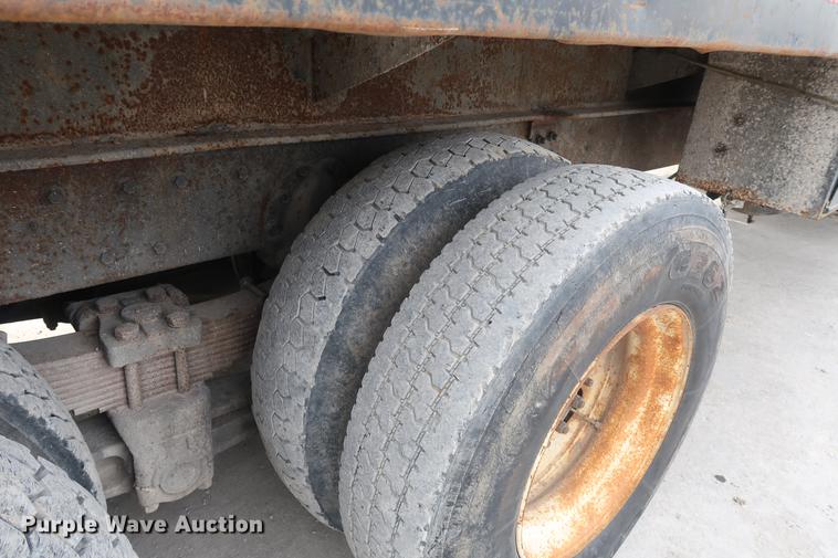 image for item EL9281 1991 International 4900 crane truck