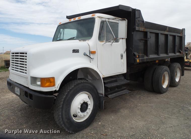 image for item EN9557 1997 International 4900 dump truck