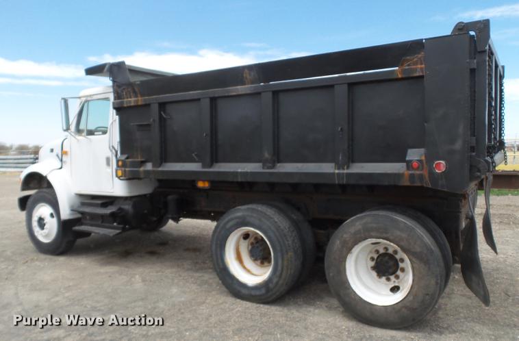 image for item EN9557 1997 International 4900 dump truck