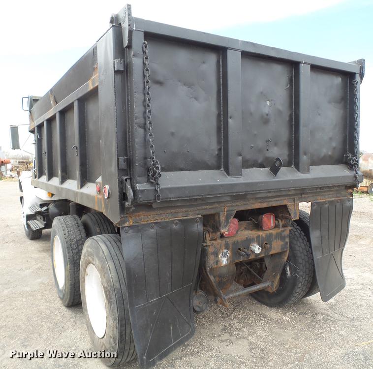 image for item EN9557 1997 International 4900 dump truck