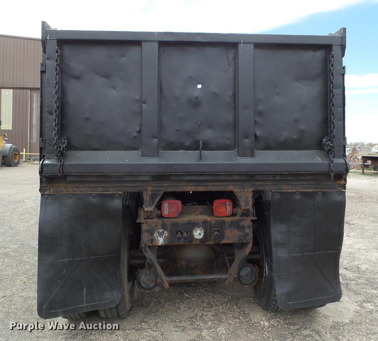 image for item EN9557 1997 International 4900 dump truck
