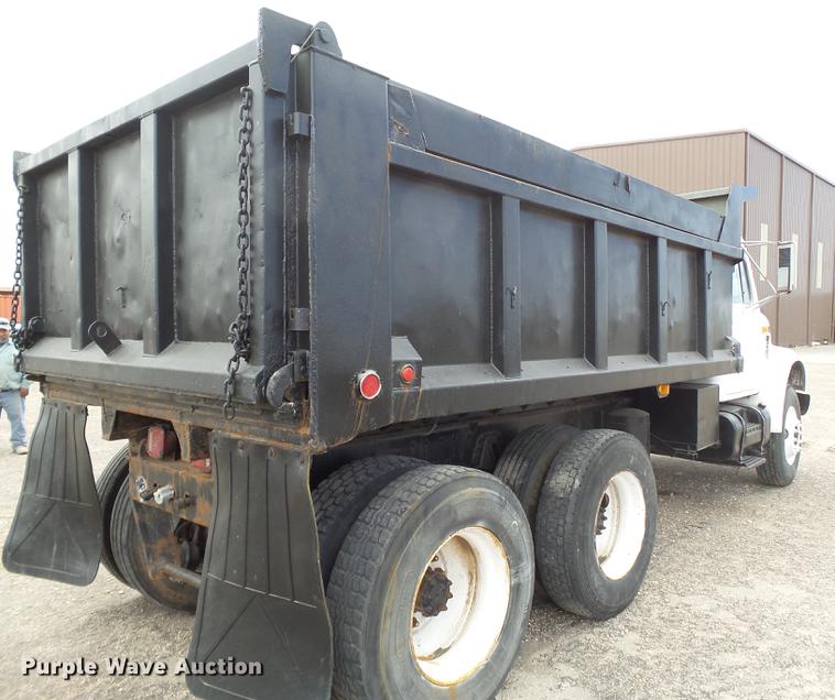 image for item EN9557 1997 International 4900 dump truck