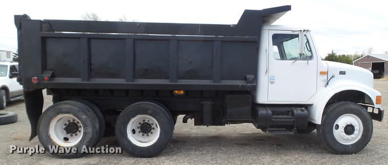 image for item EN9557 1997 International 4900 dump truck