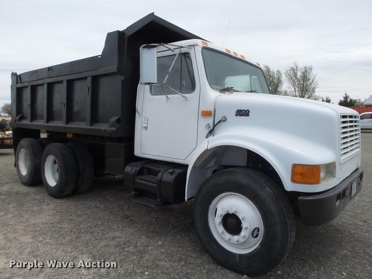 image for item EN9557 1997 International 4900 dump truck