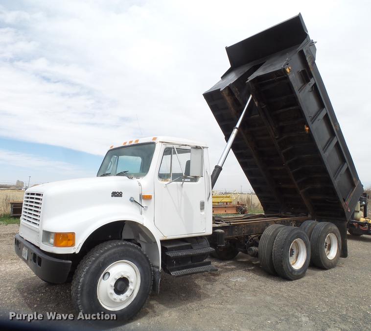 image for item EN9557 1997 International 4900 dump truck