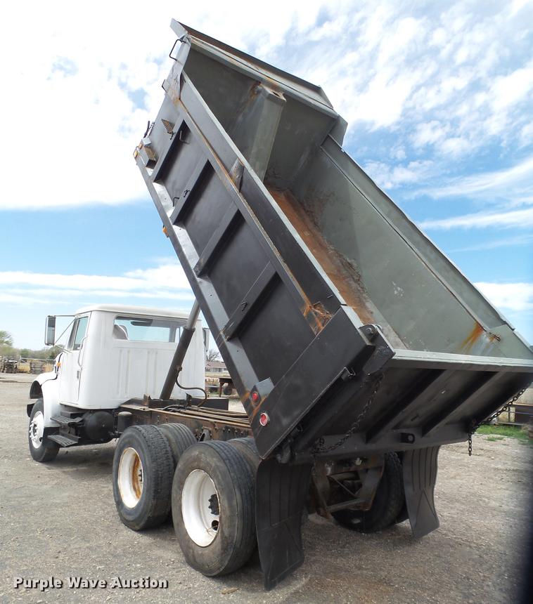 image for item EN9557 1997 International 4900 dump truck