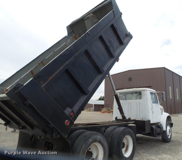 image for item EN9557 1997 International 4900 dump truck