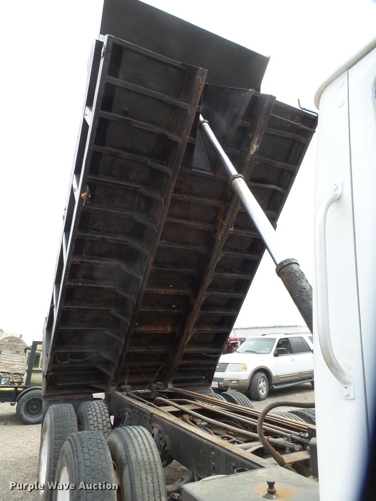 image for item EN9557 1997 International 4900 dump truck