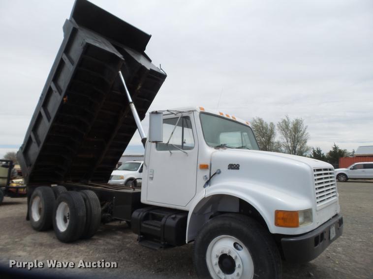 image for item EN9557 1997 International 4900 dump truck